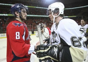 Poignée de main entre Ovy et Crosby à l'issue du match 7