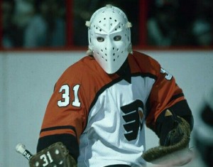 « Faire sauter la gourde » n'aurait jamais été possible pour les attaquants sans Pelle Lindbergh ! Le Suédois fut en effet le premier à poser sa gourde au-dessus du filet en condition de match, pratique adoptée depuis par les gardiens du monde entier.